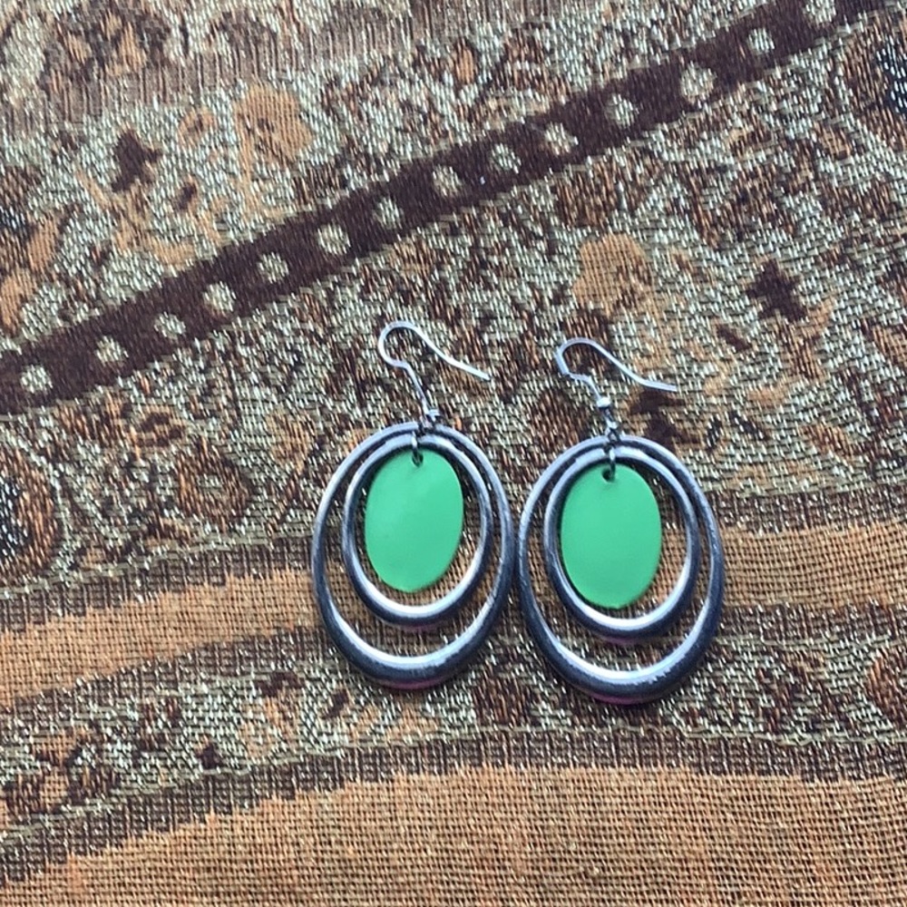 Pierced earrings green center with silver ovals dangle style wires